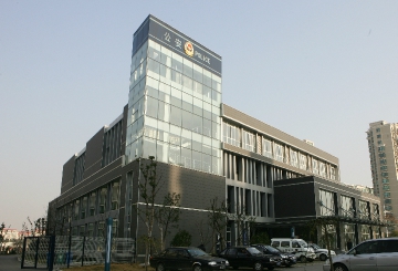 Фасад полицейского управления облицован терракотовыми плитами, производства CN Ceramic 